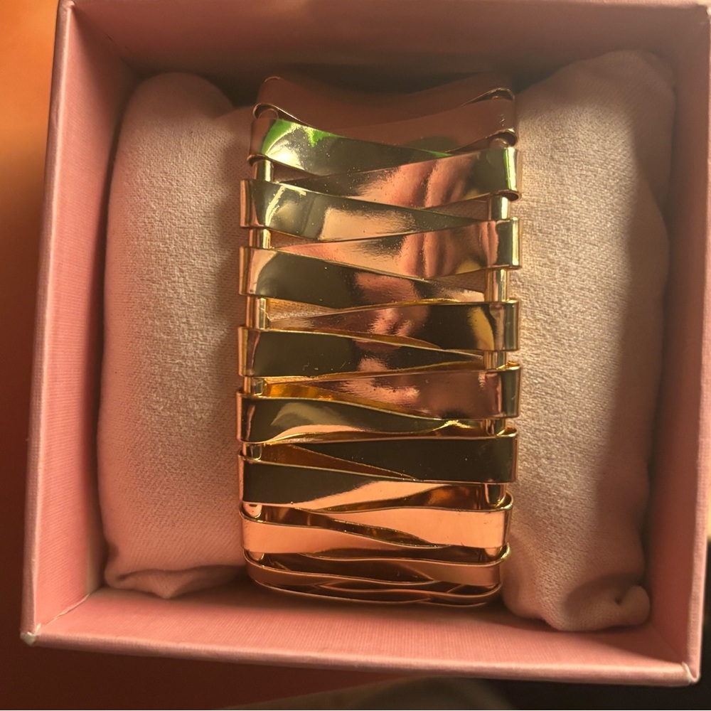 House of Harlow 1960 🩷gold tone cuff bracelet 💛NWT and box